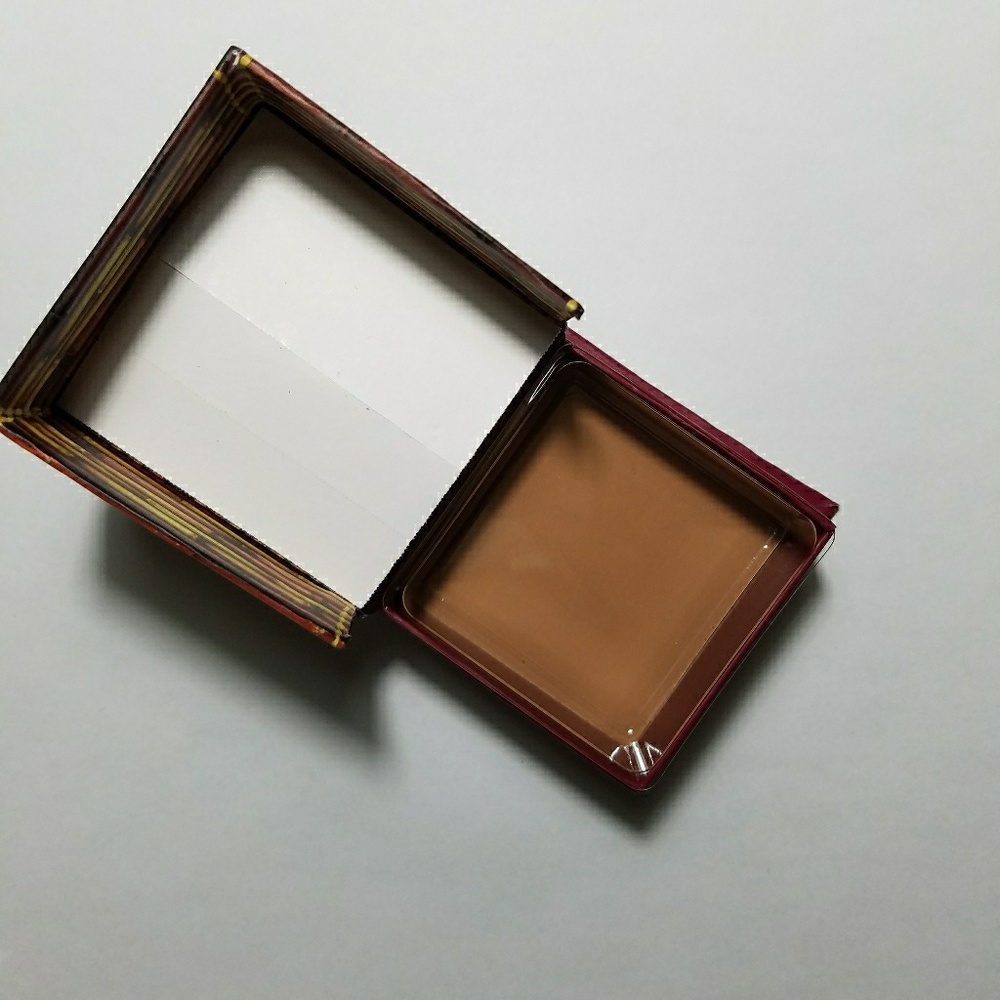 SOLD Benefit Hoola Bronzer Full Size - Picture 4 of 4