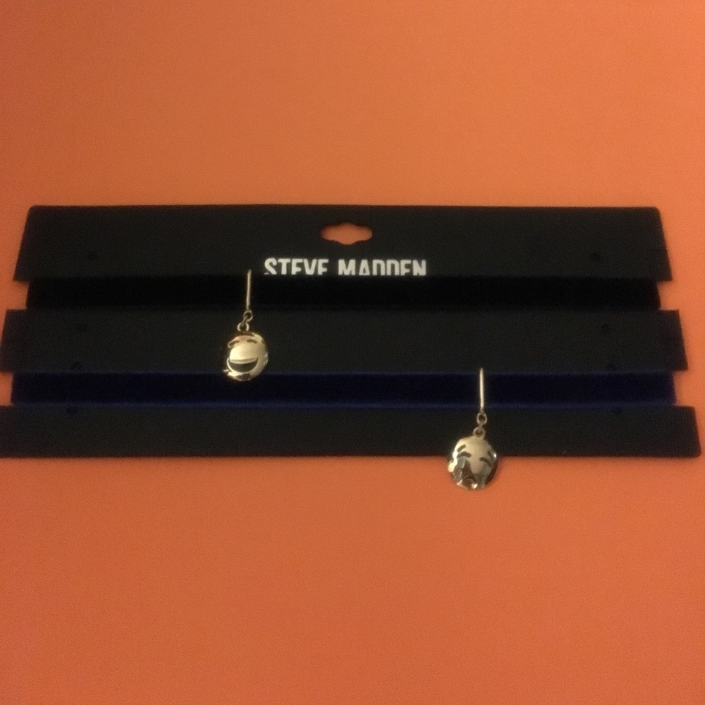 new Steve Madden 2 piece VELVET Choker Set.
