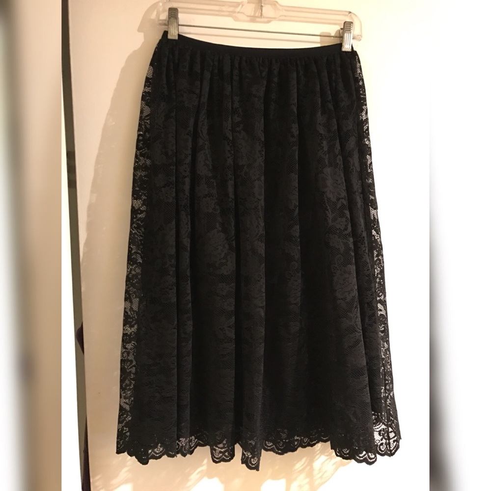 🥸Zara black lace midi skirt - Sz Small