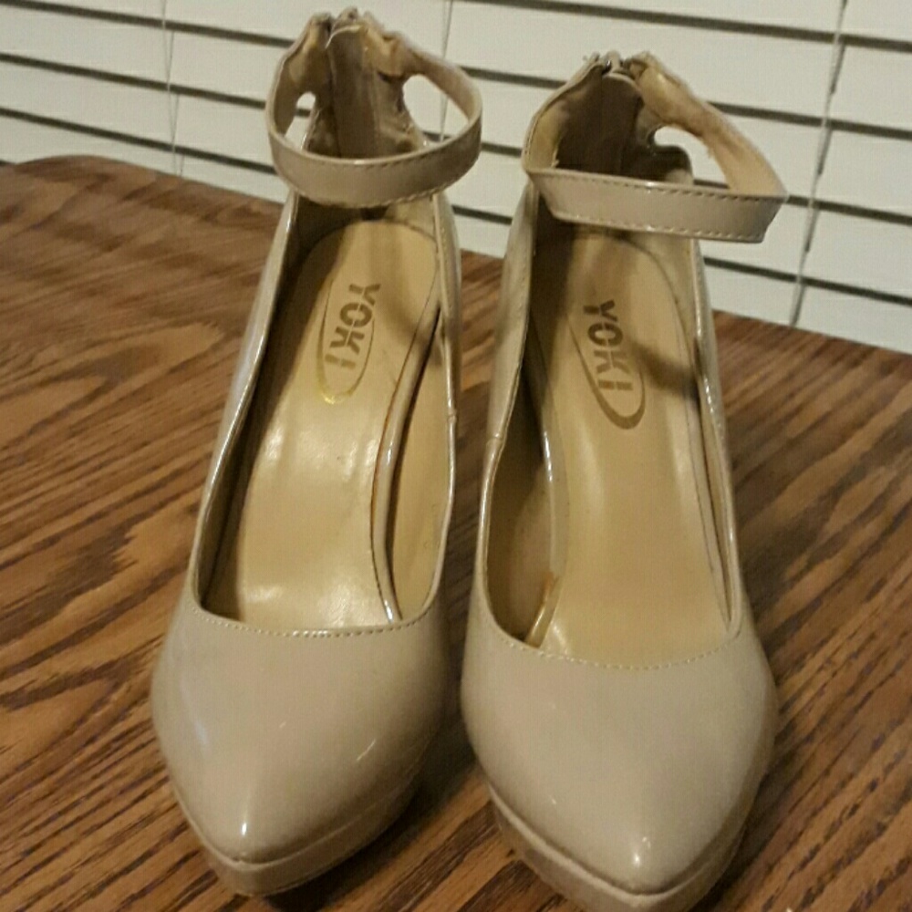 Nude Pumps