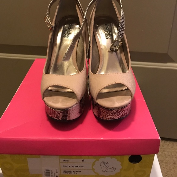 Fun heels to own - Picture 2 of 3