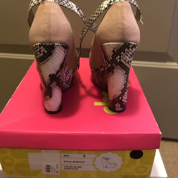 Fun heels to own - Picture 3 of 3