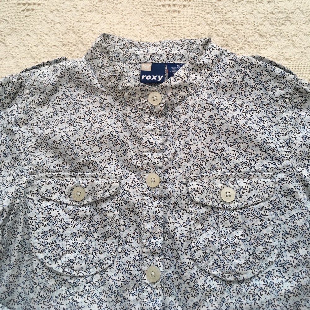 🚫SOLD🚫 Like new! Roxy floral utility shirt