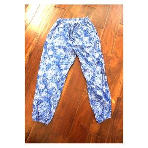 Roxy flowy patterned pants