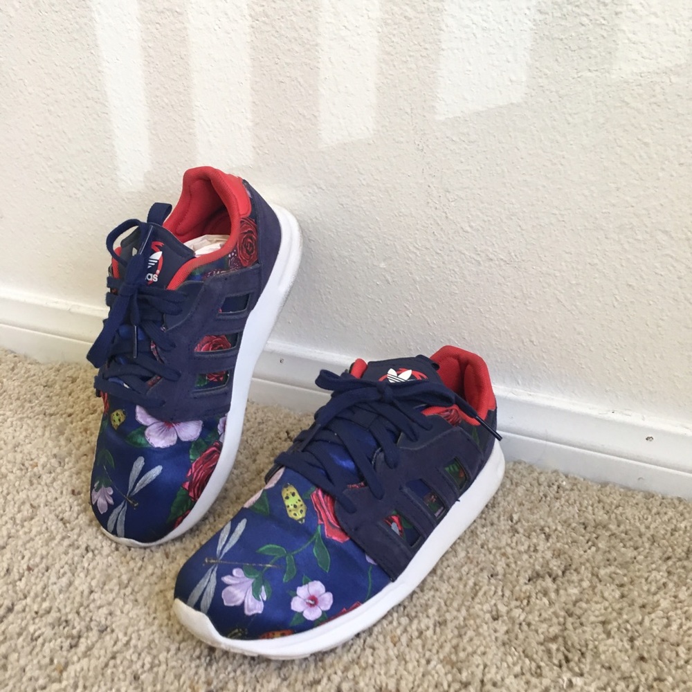 Adidas floral sneaker 💖