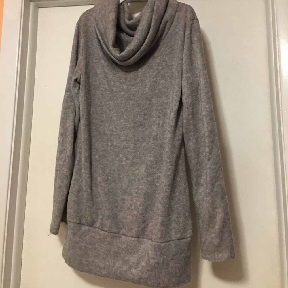 Loose neck sweater