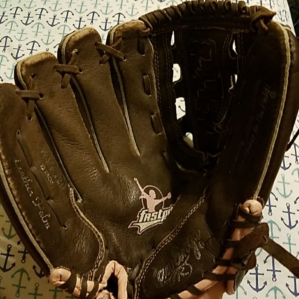 Softball glove