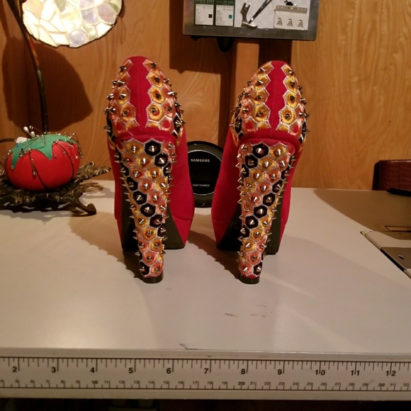 Liliana Red Velvet size 7 1/2 "5" Heels - Picture 3 of 6