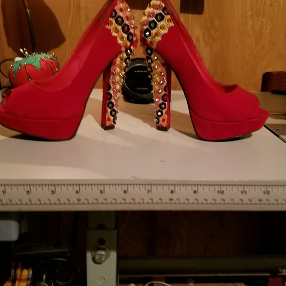 Liliana Red Velvet size 7 1/2 "5" Heels - Picture 4 of 6