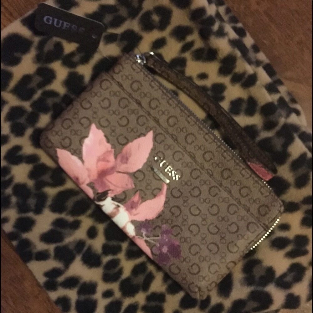 Guess Clutch
