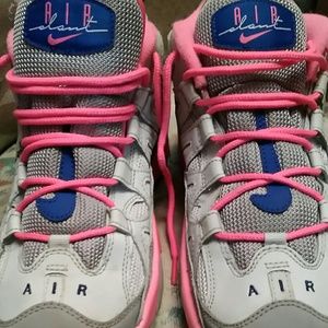 LIKE NEW NIKE AIR SLANT SNEAKERS