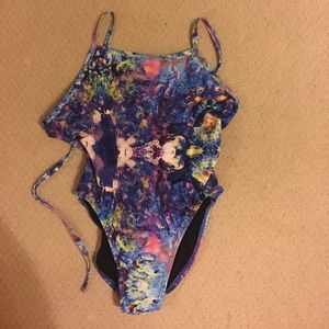 Jolyn tie back print onesie with side slits!