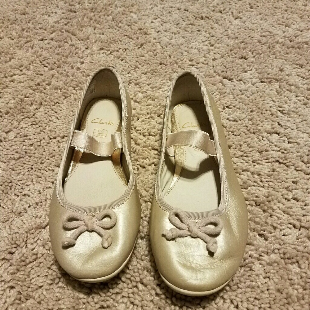 Girls Clark flats