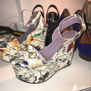 Gucci Floral Wedge Size 37 *PRE Owned