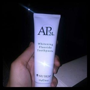 Nuskin AP24 whitening toothpaste