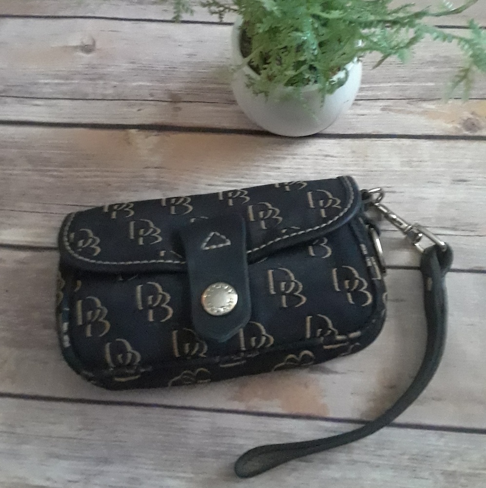 Dooney & Bourke wristlet *FINAL CLEARANCE!*