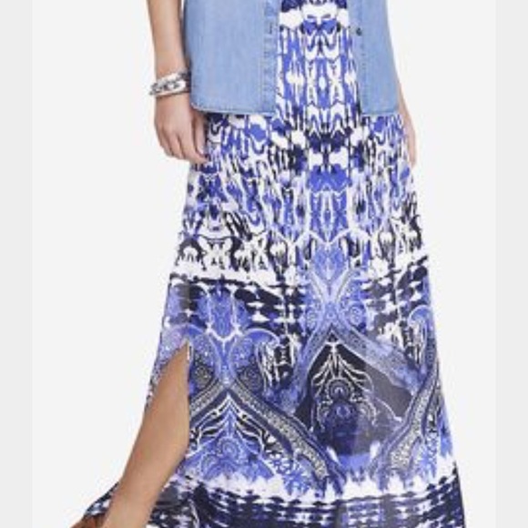Boho EXPRESS Maxi Skirt Blue & White Print M 💙 - Picture 2 of 5