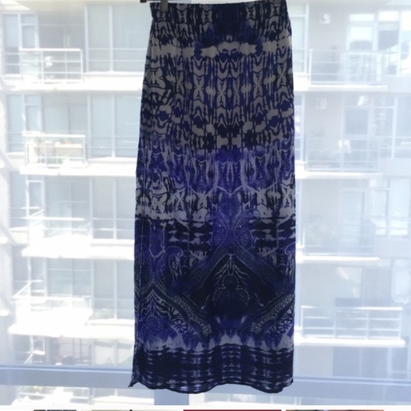 Boho EXPRESS Maxi Skirt Blue & White Print M 💙 - Picture 3 of 5
