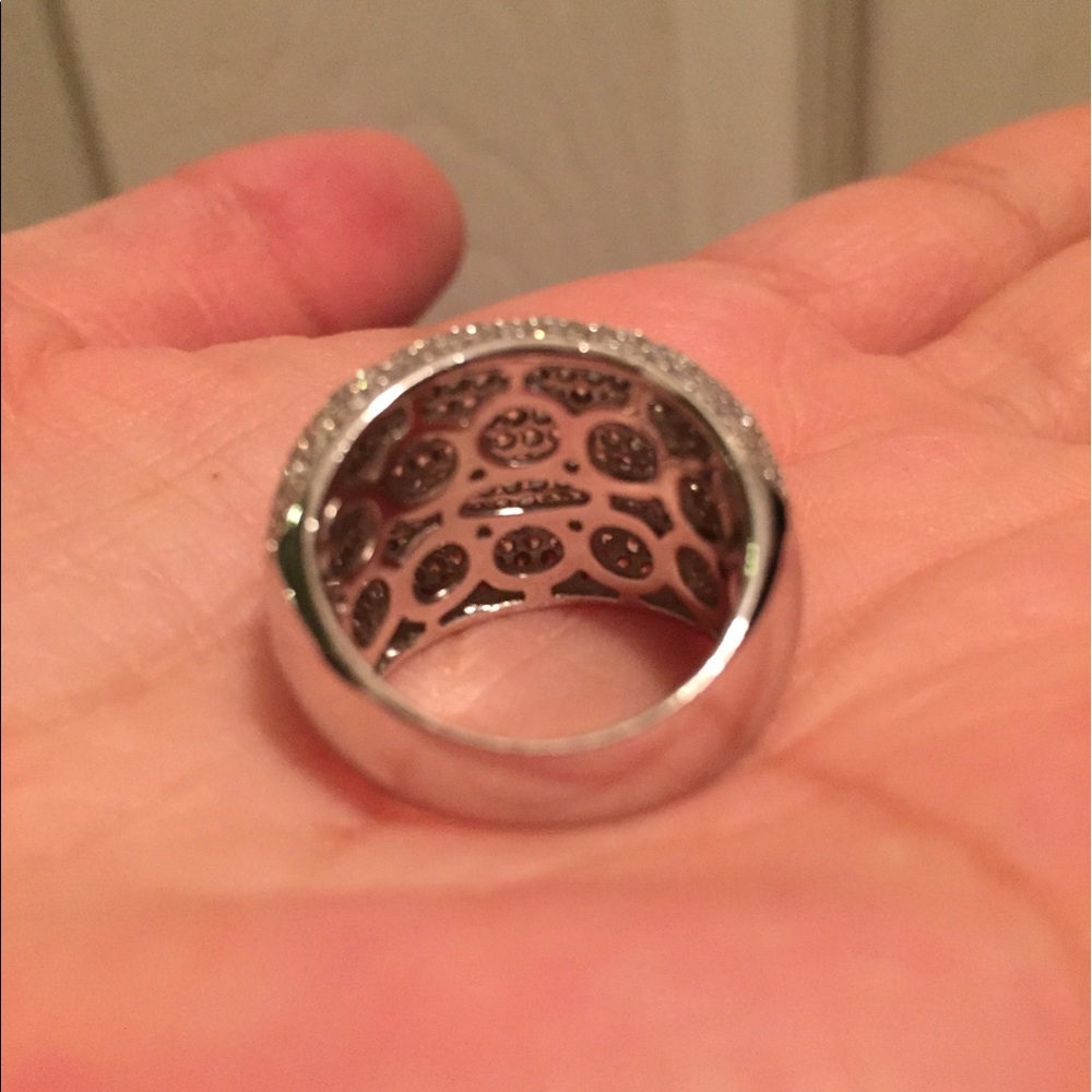 Ring - Picture 2 of 4