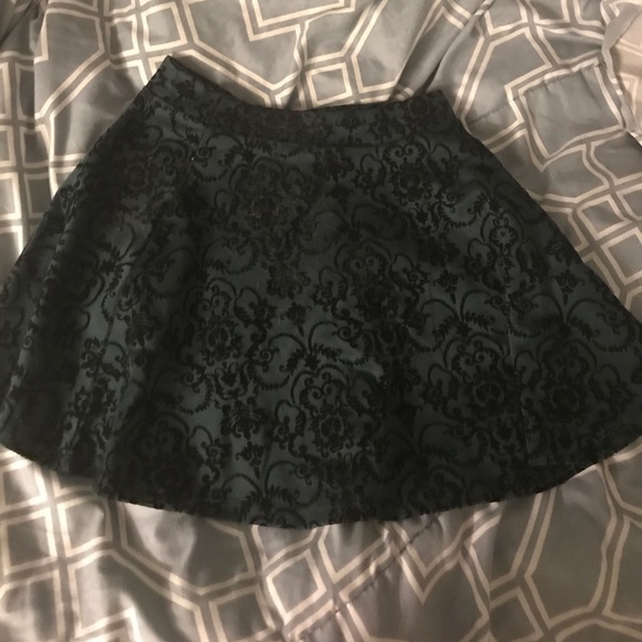 Velvet Dark green skater skirt - Picture 3 of 3