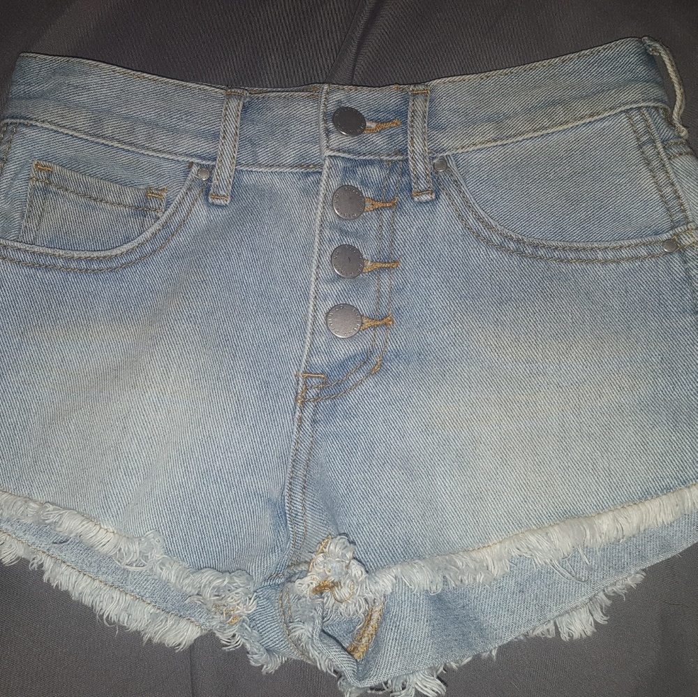 Multi button jean short shorts. Never worn