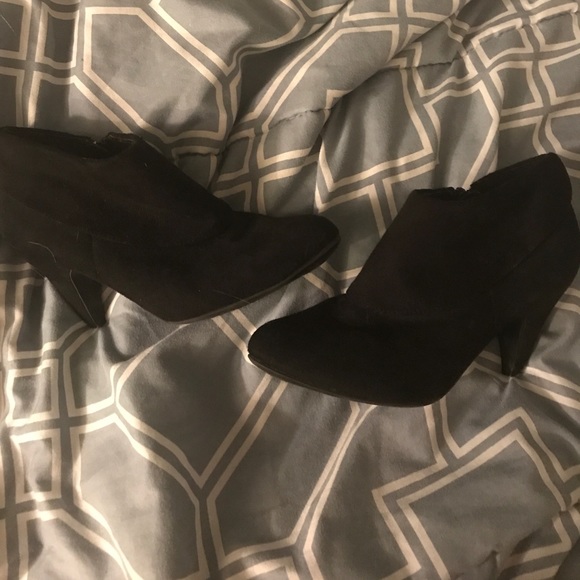 Black velvet booties - Picture 3 of 4