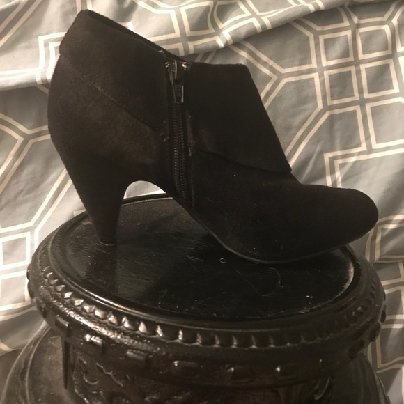 Black velvet booties - Picture 2 of 4
