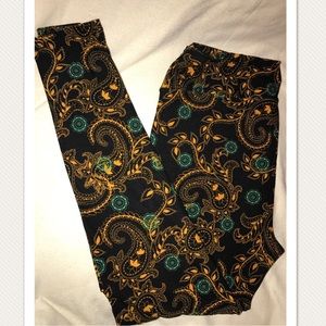 LuLaRoe Tall and Curvy Leggings