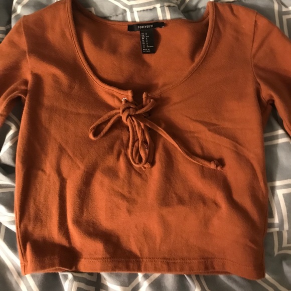 Lace up camel crop top - Picture 2 of 3