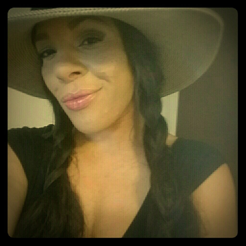 Meet your Posher, Angela