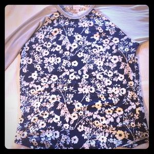LULAROE RANDY NWOT SIZE 2X BLUE FLOWERS/GRAY ARMS LULAROE RANDY NWOT SIZE 2X BLUE FLOWERS/GRAY ARMS