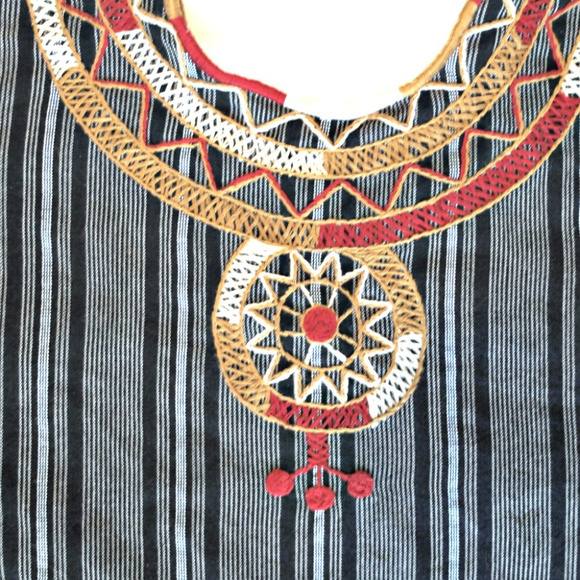 ♡ Ketzali ♡ Tijonel Handmade Ruana with Embroidery - Picture 3 of 3