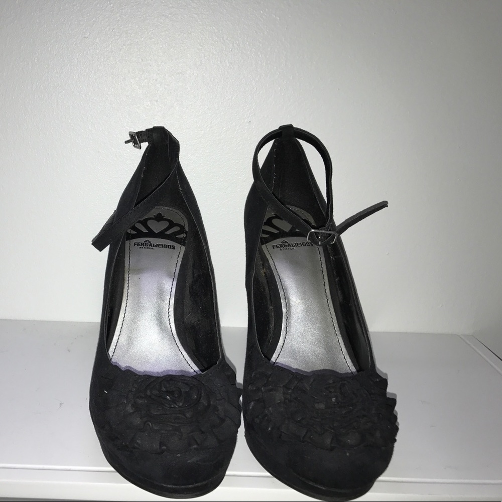 Black heels with ruffle/ flower on front .