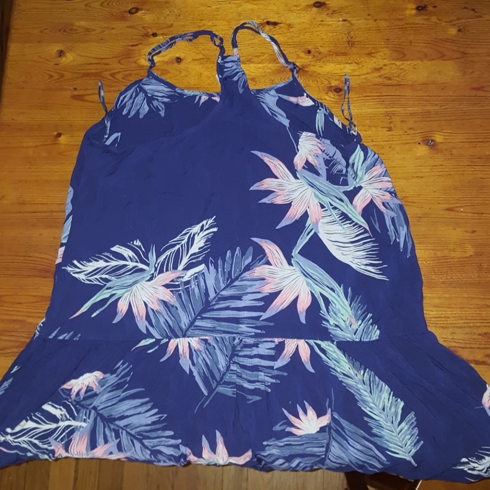Top - Picture 2 of 3