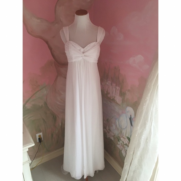Beautiful, elegant white formal dress! ONCE USED🎉 - Picture 1 of 3