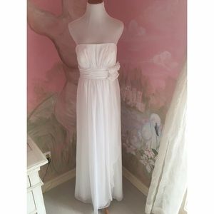 Beautiful white strapless prom/graduation dress!🎉