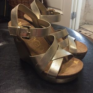 Sam Edelman gold wedges