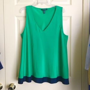 Lauren Ralph Lauren Tops - NWOT Beautiful Kelly Green and Navy Lauren Top Lauren Ralph Lauren Tops - NWOT Beautiful Kelly Green and Navy Lauren Top