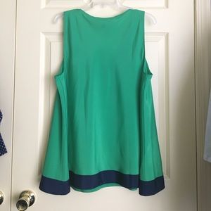 Lauren Ralph Lauren Tops - NWOT Beautiful Kelly Green and Navy Lauren Top Lauren Ralph Lauren Tops - NWOT Beautiful Kelly Green and Navy Lauren Top