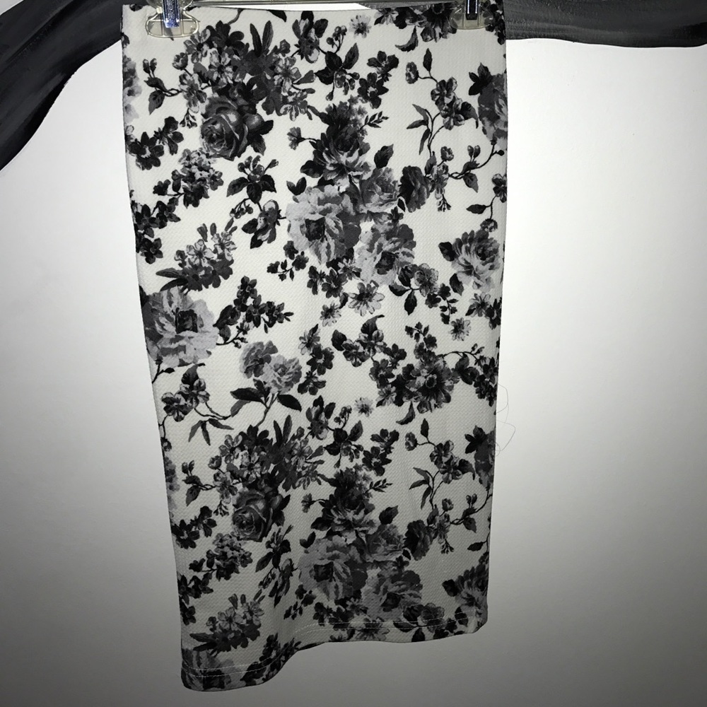 Floral pencil skirt ❗️no marks