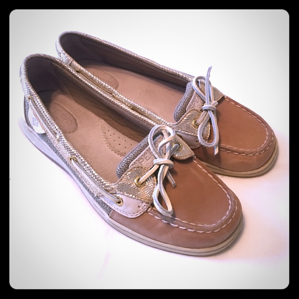 Like New Sperry Top-Sider w/adorable gold detail
