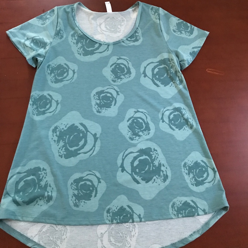 NWOT Lularoe Classic T