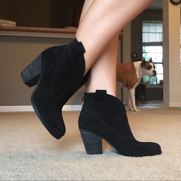 HP🎉 Vince Camuto black suede cowgirl ankle bootie - Picture 3 of 8