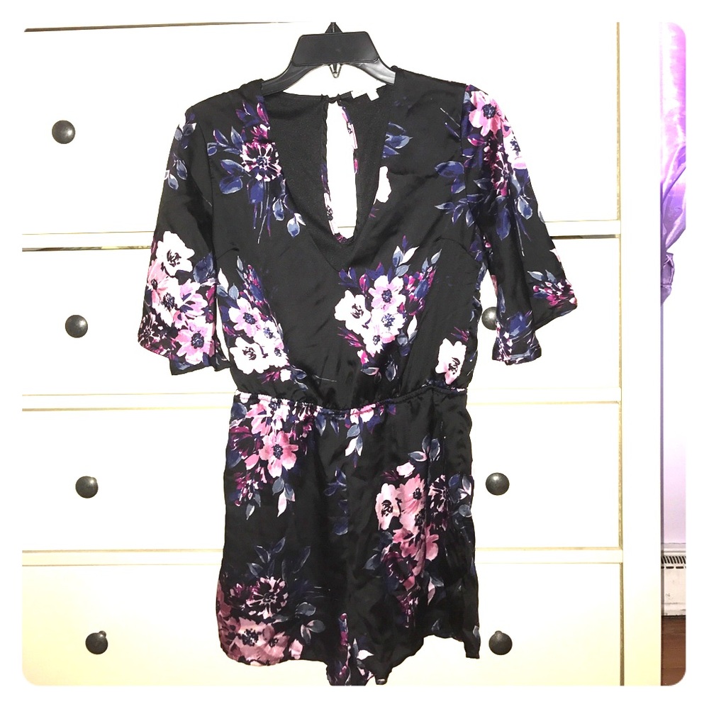 Beautiful short sleeve floral romper wore once!!