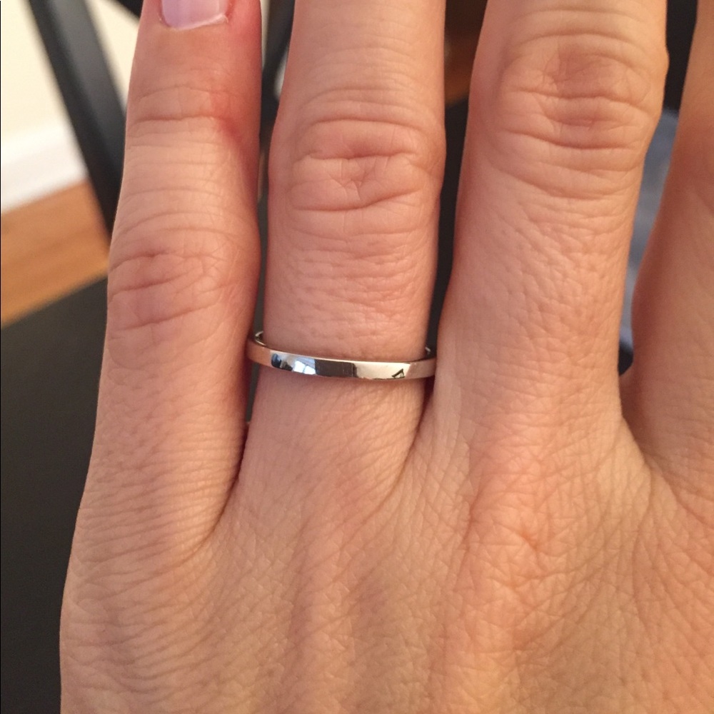 Flat comfort fit wedding band
