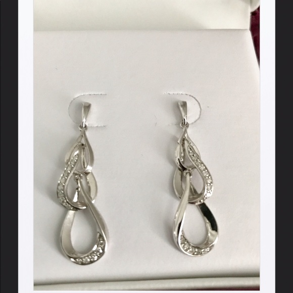 Helzberg Jewelry - ❌SOLD❌ New Helzberg 1/5 Diamond Dangle Earrings