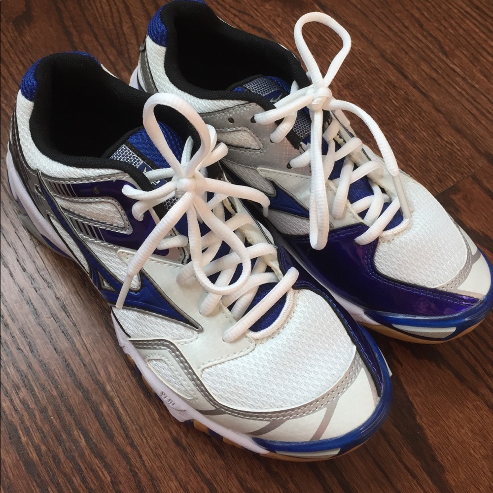 Mizuno wave bolt 3 in electric blue
