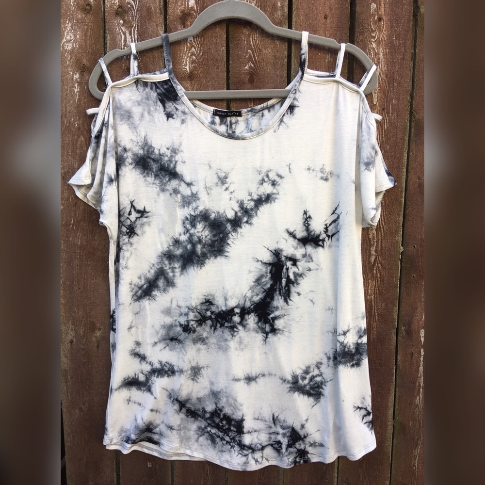🔥Black/off White tie dye cold shoulder tee size M - Picture 2 of 7