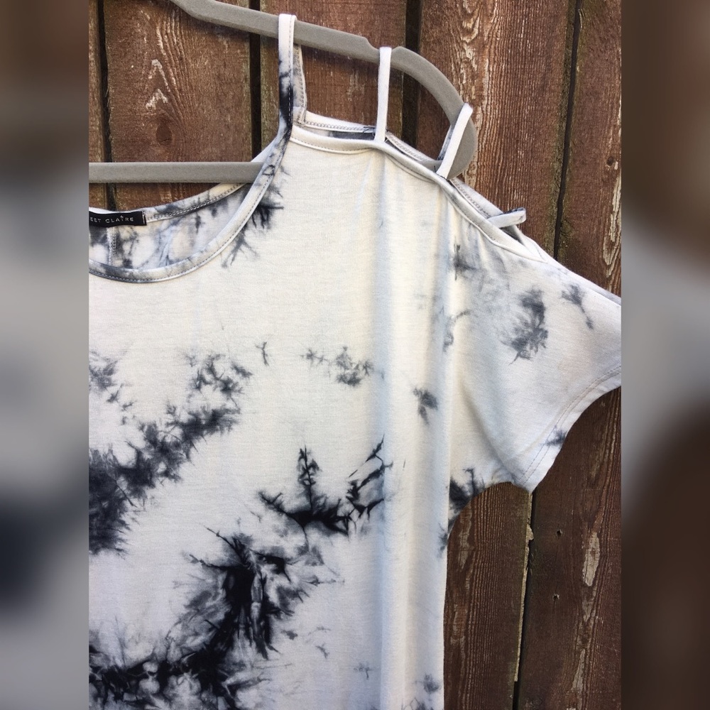 🔥Black/off White tie dye cold shoulder tee size M - Picture 3 of 7