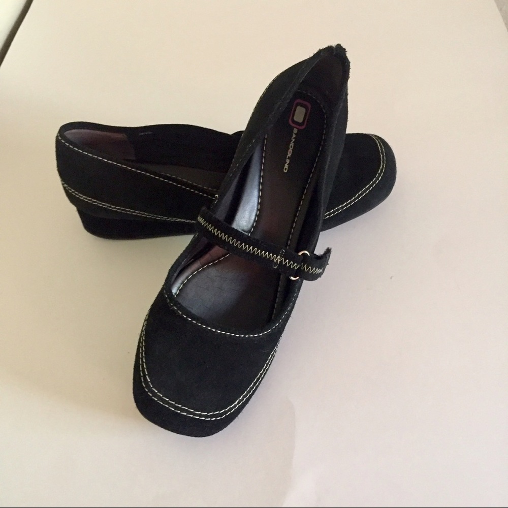 Bandolino Mary Janes black